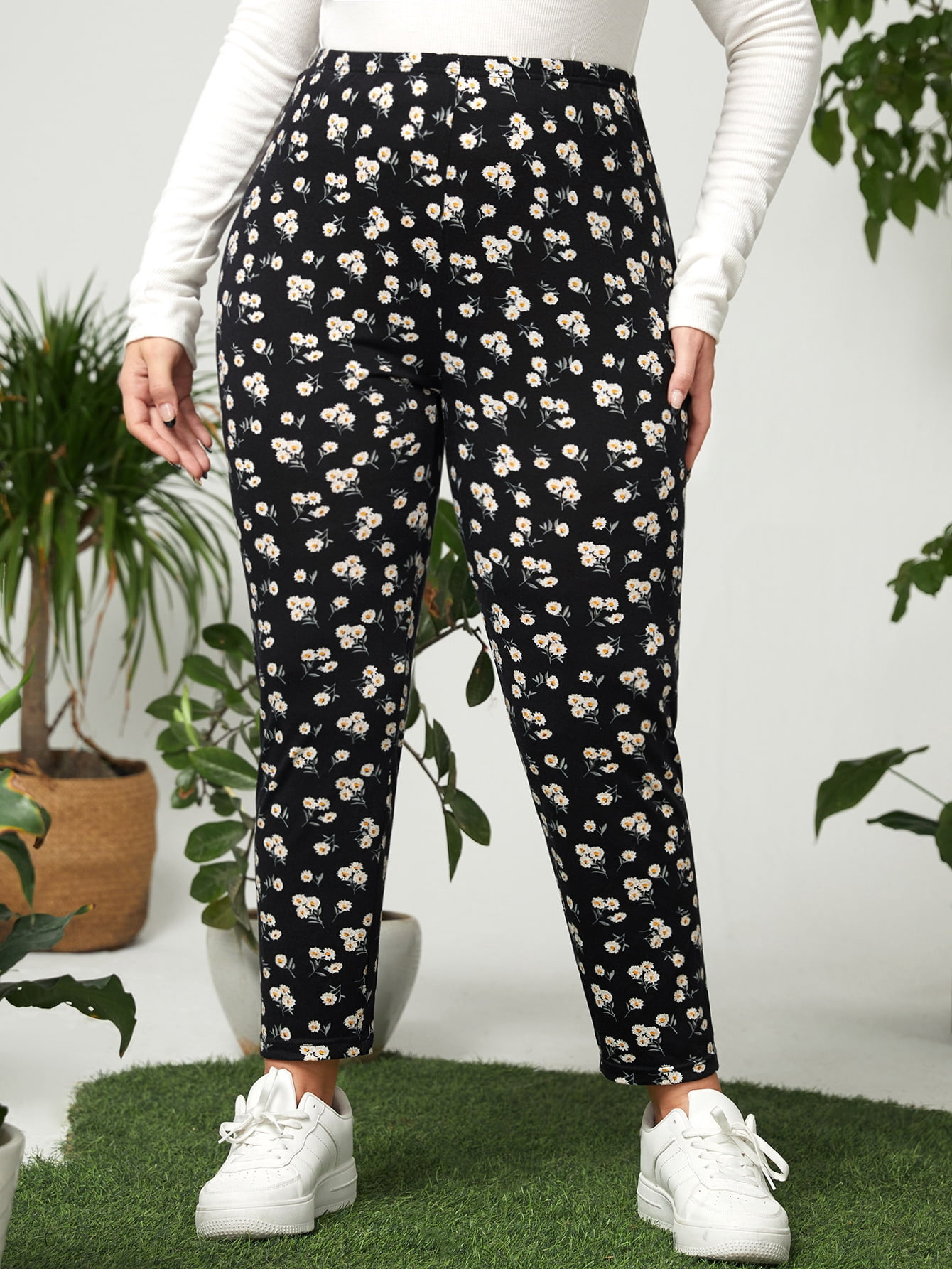 Women's Plus Ditsy Floral Print 