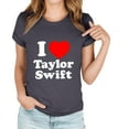 thumbnail image 3 of TayIor Sw1ft Chemises, Tyler Sw1ft Merch, Tyler Sw1ft, Mode Décontractée Imprimée Col Rond Manches Courtes Blouse Femmes Graphique Amateur de Musique TKFASHION Blanc TTG, 3 of 5