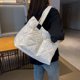 thumbnail image 2 of Bolso Mano Acolchado Gran Capacidad Informal A La para Mujer Bolso Hombro 8020 Color Blanco Roto, 2 of 9