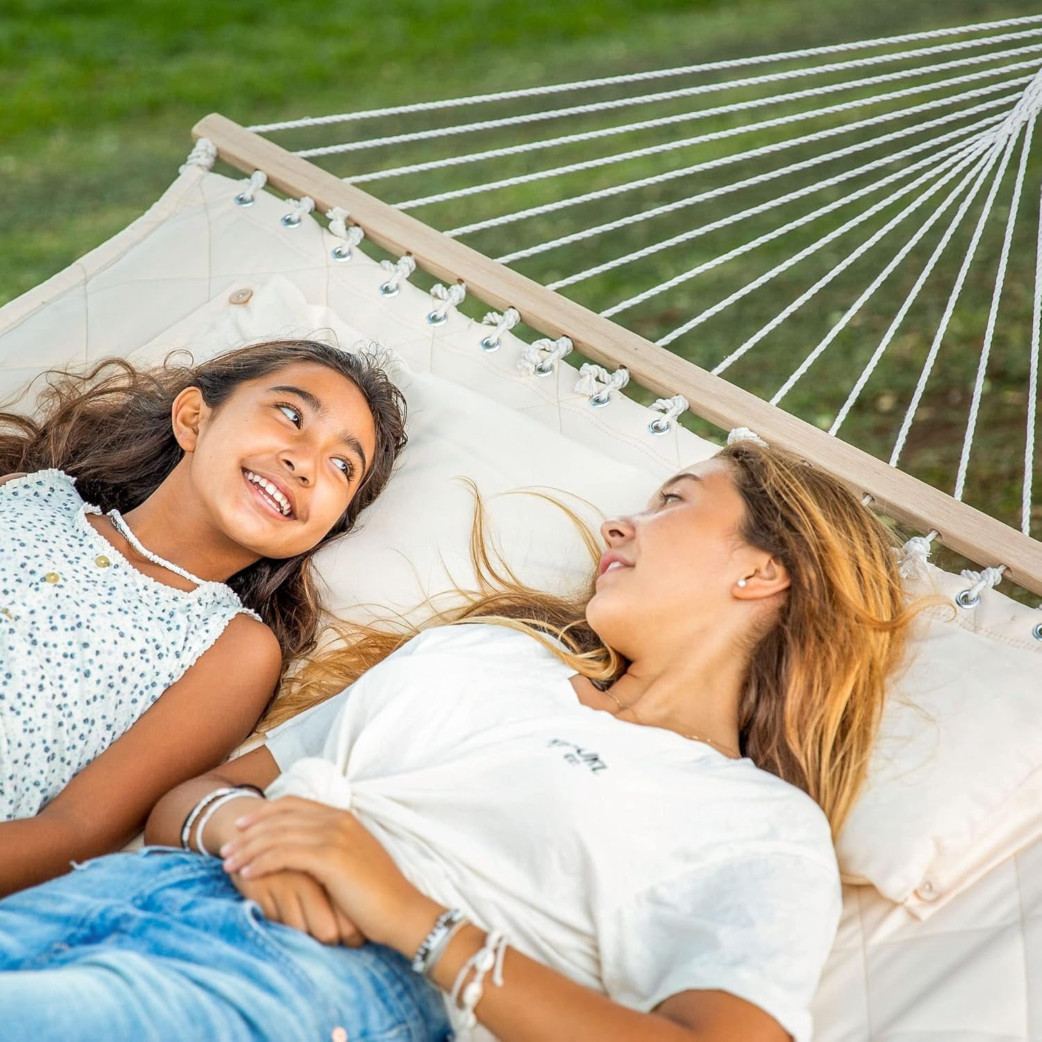 Two Person Hammock with Spreader Bars and Detachable Pillow, Heavy Duty Hammock for Outdoors Indoors, 450 LBS Weight Capacity, Cream