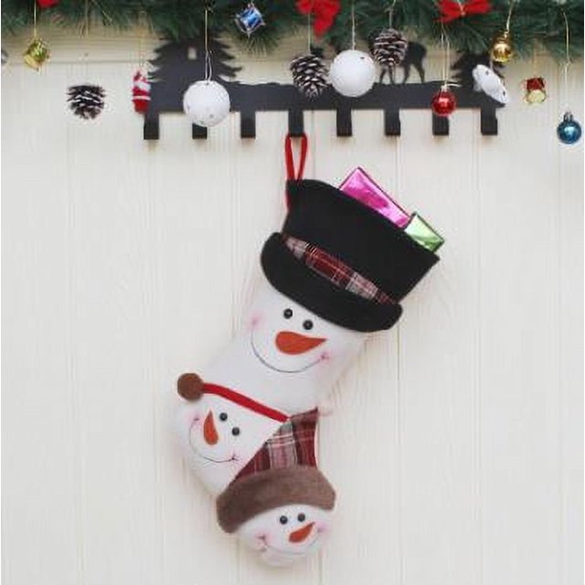 Venta al por mayor en medias de felpa de Navidad llanas rojas bordadas con árbol en blanco para reunión familiar de vacaciones de moda