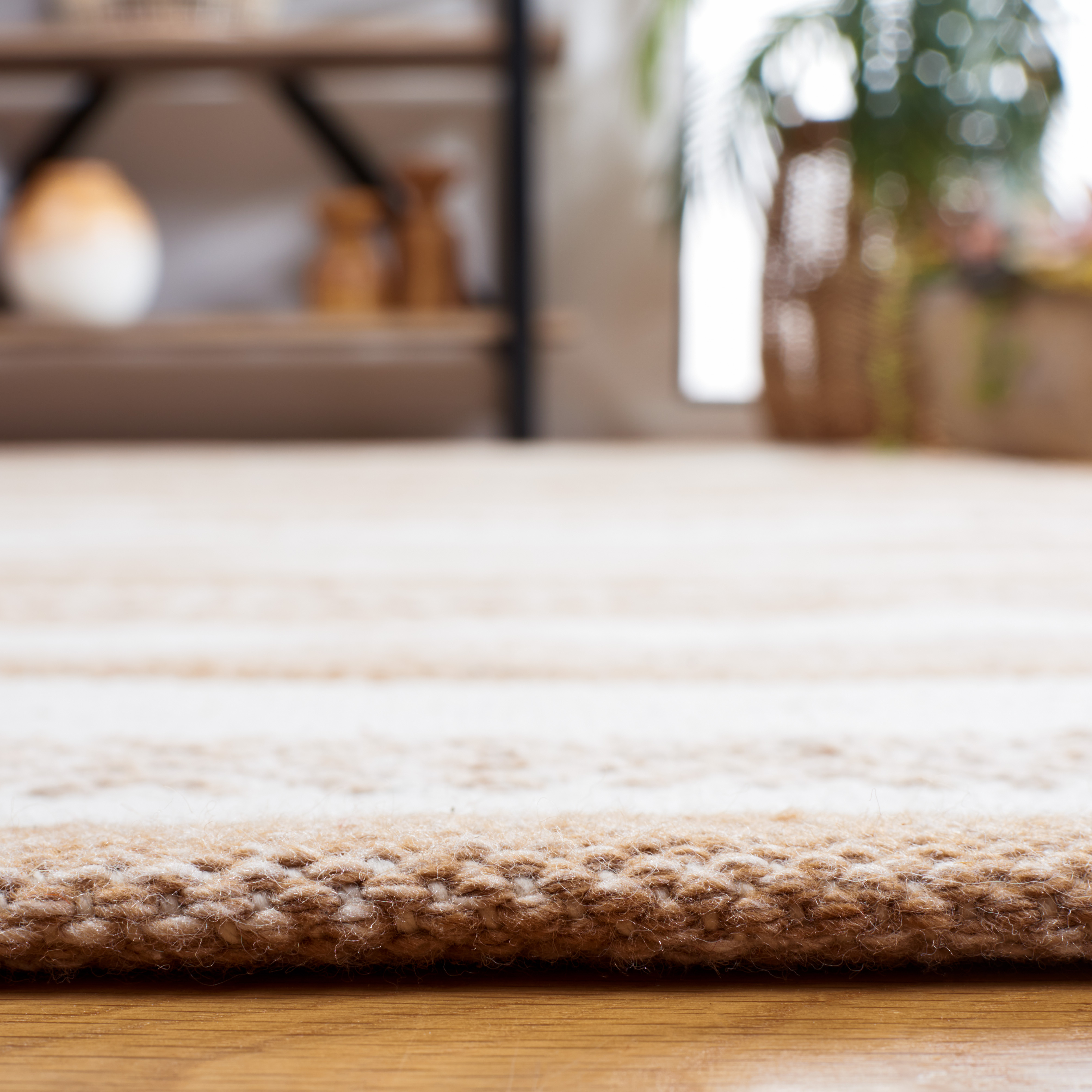 SAFAVIEH Striped Kilim Linda Striped Polyester Area Rug, Beige/Ivory, 4' x 6'