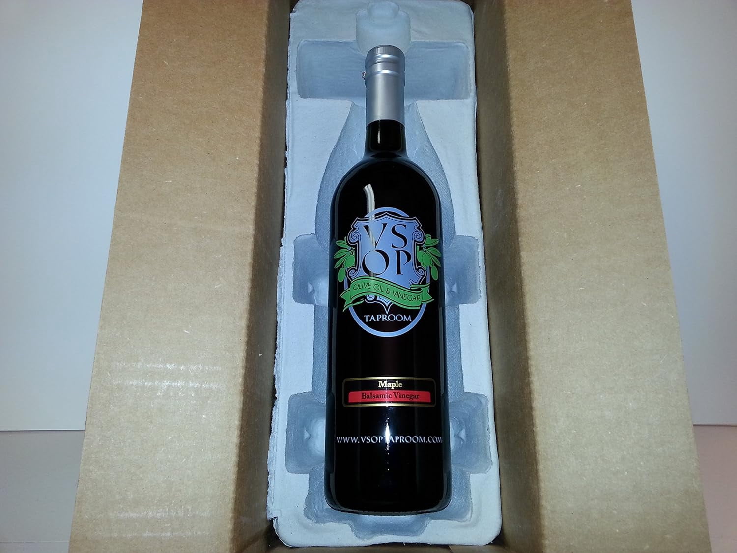 Maple Aged Dark Balsamic Vinegar of Modena (750 ml / 25.36 oz)