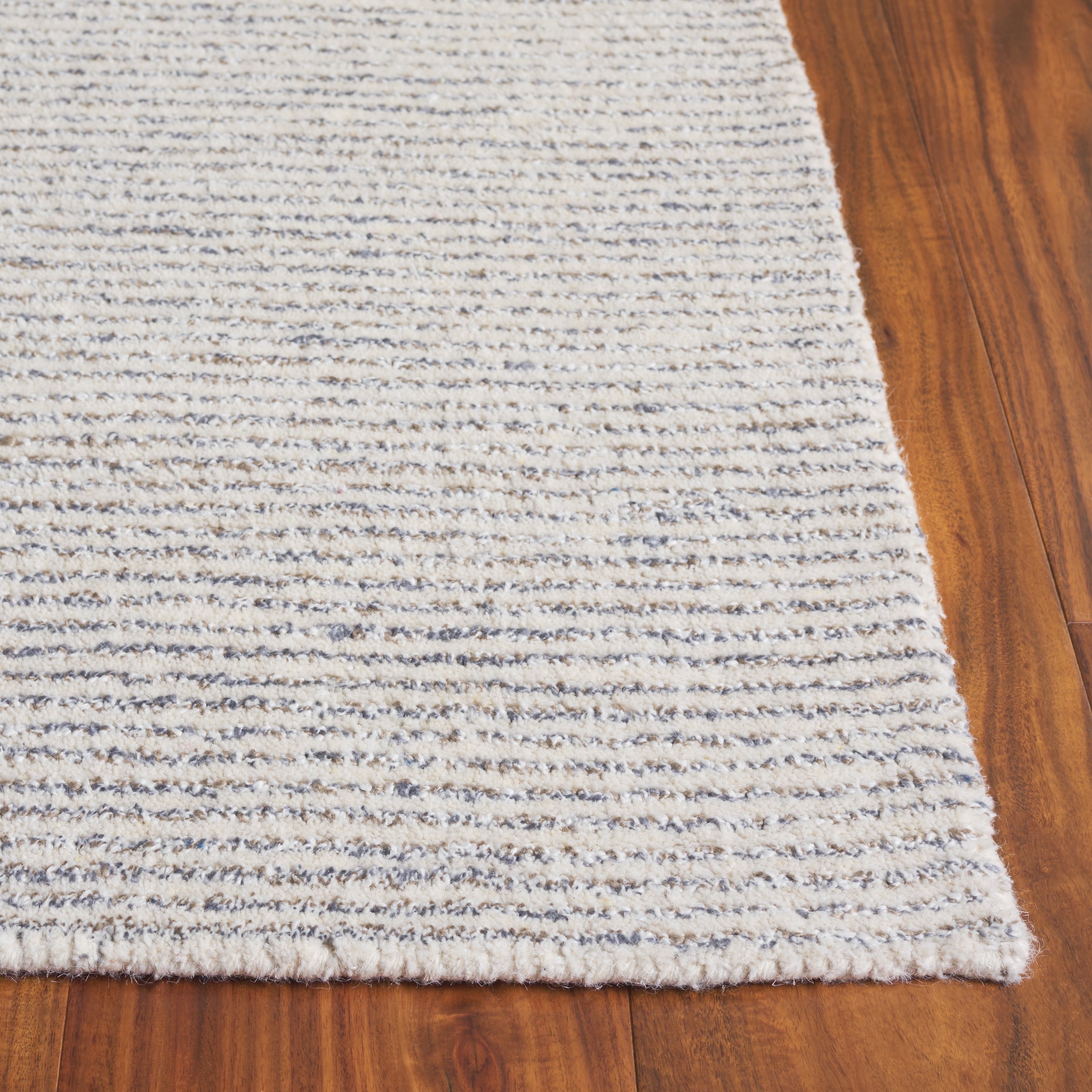 SAFAVIEH Abstract Rumen Solid Color Area Rug, Silver/Taupe, 6' x 6' Square