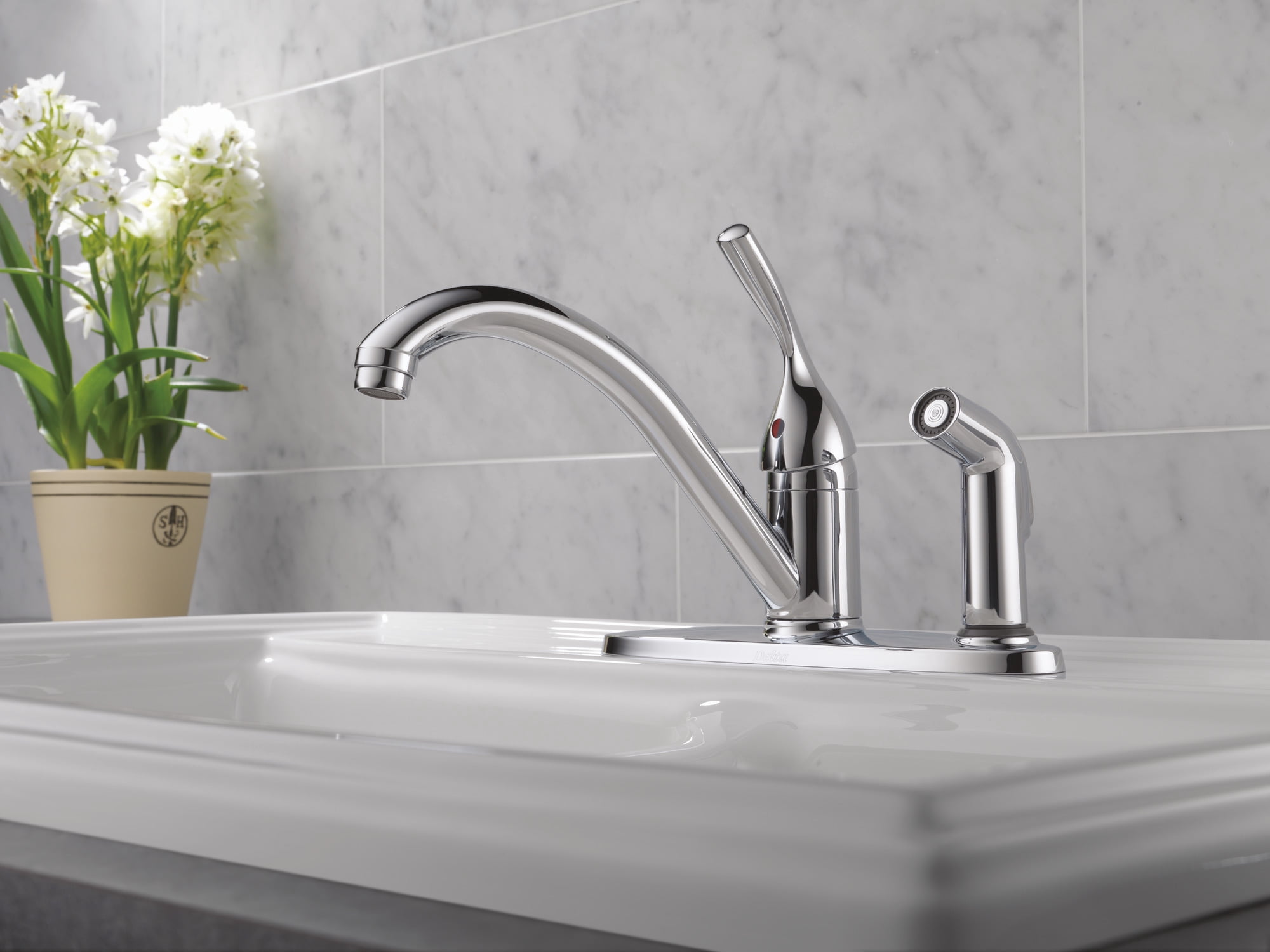 Delta Faucet Company 300-DST Classic Single Handle Kitchen Faucet With Side Sprayer