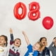 thumbnail image 4 of Bewildely Globo decorativo de papel de aluminio con número de 32 pulgadas, cumpleaños para niños y adultos Kits de decoración para fiestas rojo ocho, 4 of 4