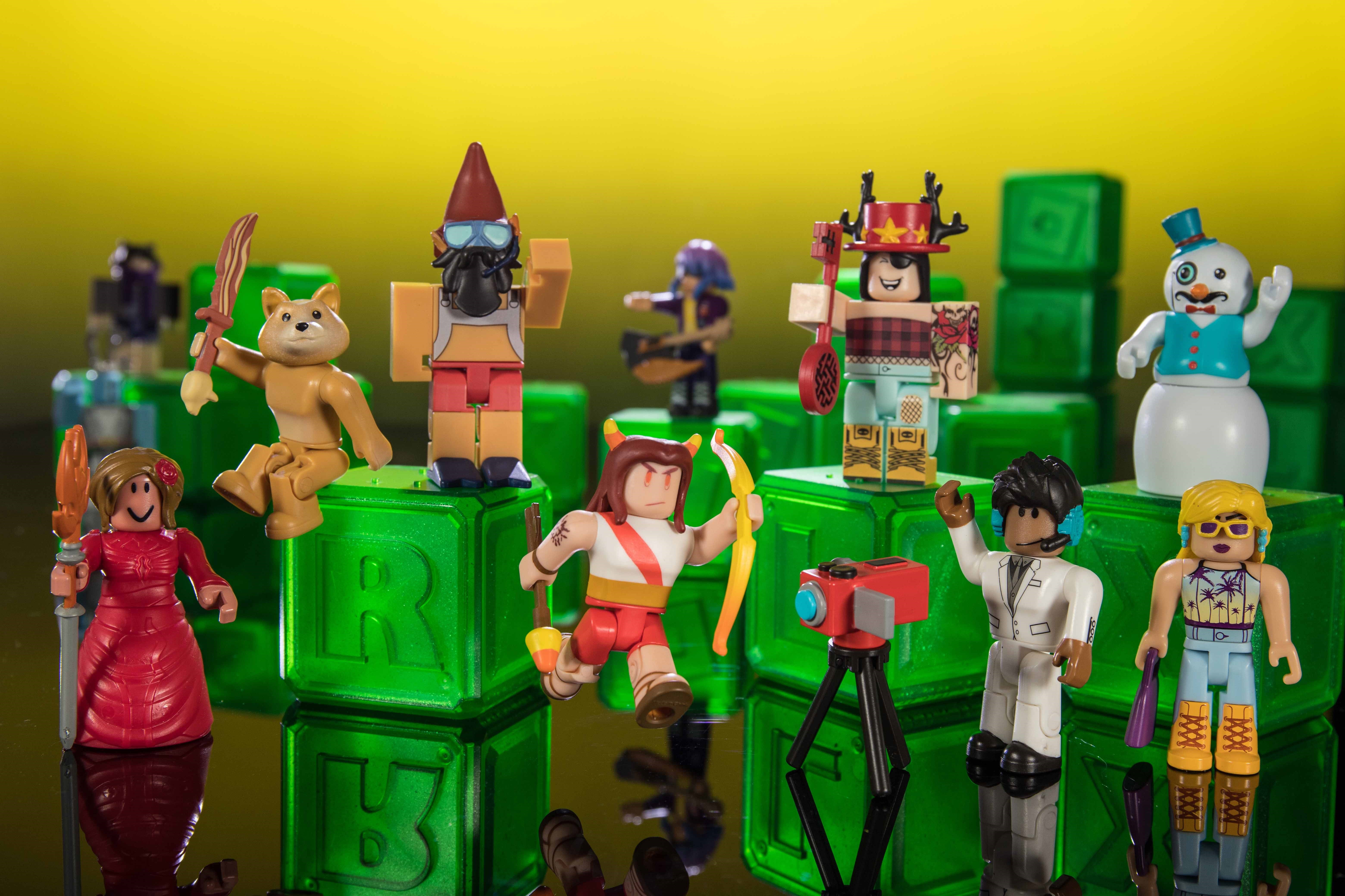  Roblox Celebrity Collection - Series 4 Figure 12pk