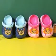 thumbnail image 3 of Zapatos tipo zuecos de dibujos animados para niños, sandalias de playa Unisex para jardín y bebé, zapatos sin cordones, calzado cómodo de suela blanda para niños, 3 of 5