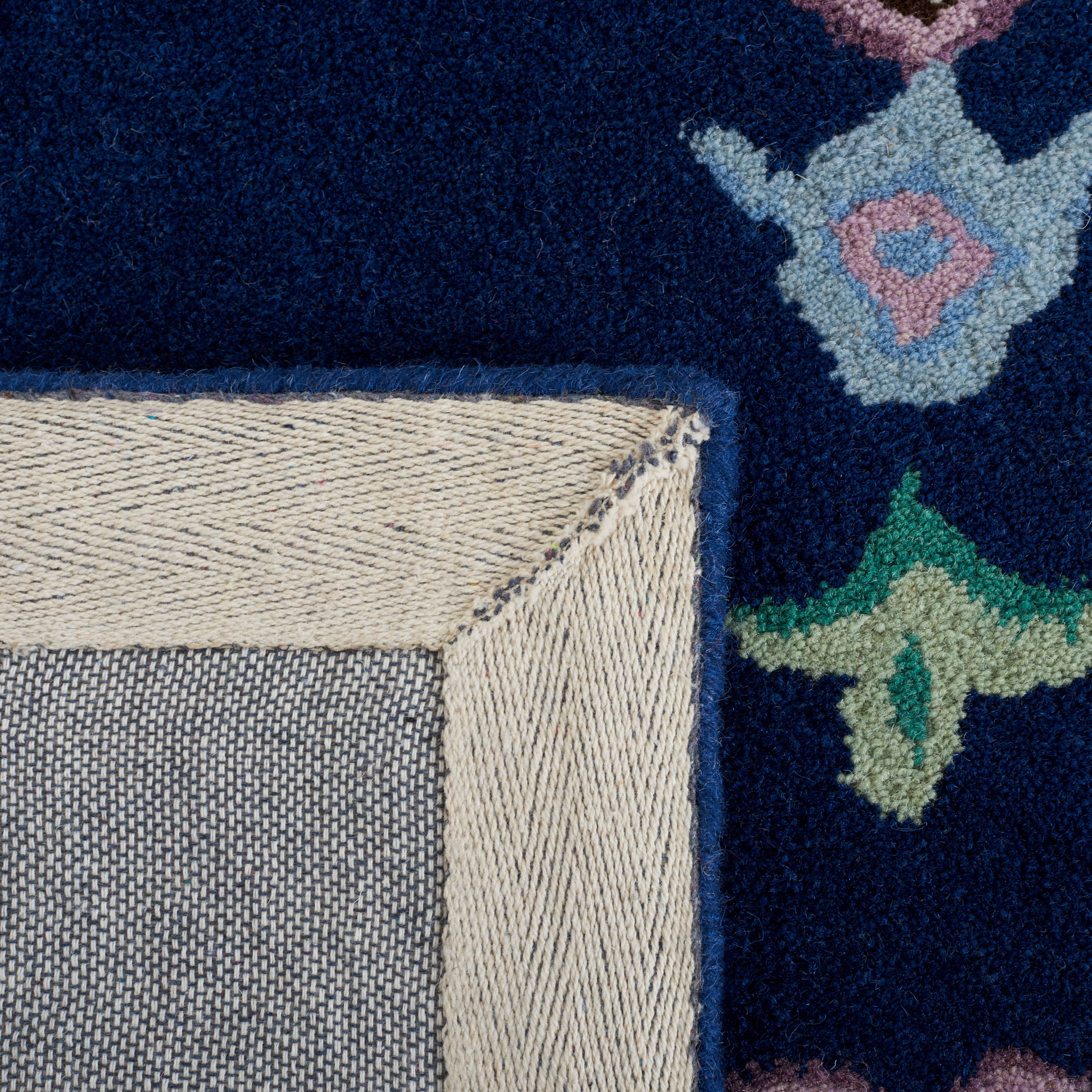 SAFAVIEH Bellagio Chandler Floral Wool Area Rug, Navy/Ivory, 5' x 5' Round