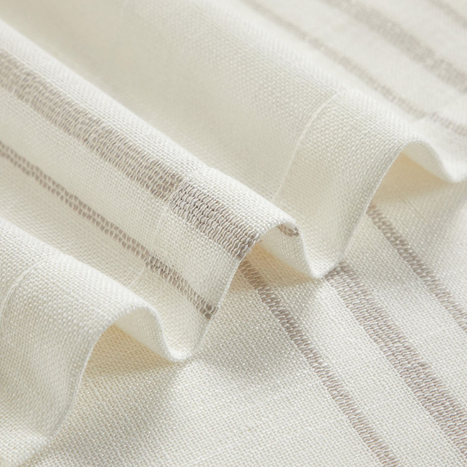 Panneau de rideau à rayures et franges en poly-coton filtrant la lumière Better Homes & Gardens, 50 x 84 pouces, Vert Panneau de rideau à pompons filtrant la lumière