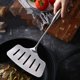 thumbnail image 4 of Espátula Grande de Acero Inoxidable para Freír Pescado, Huevos, Antiadherente, de Madera, para Carne, Ranurada, , para Cocina, 2 Unidades, 4 of 5
