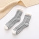 thumbnail image 4 of Calcetines de felpa para mujer Calcetines suaves y cálidos de tubo medio Calcetines para el piso Pantuflas Medias para dormir para otoño invierno, Gris 3 piezas Sweethay AP000999-01*3, 4 of 7