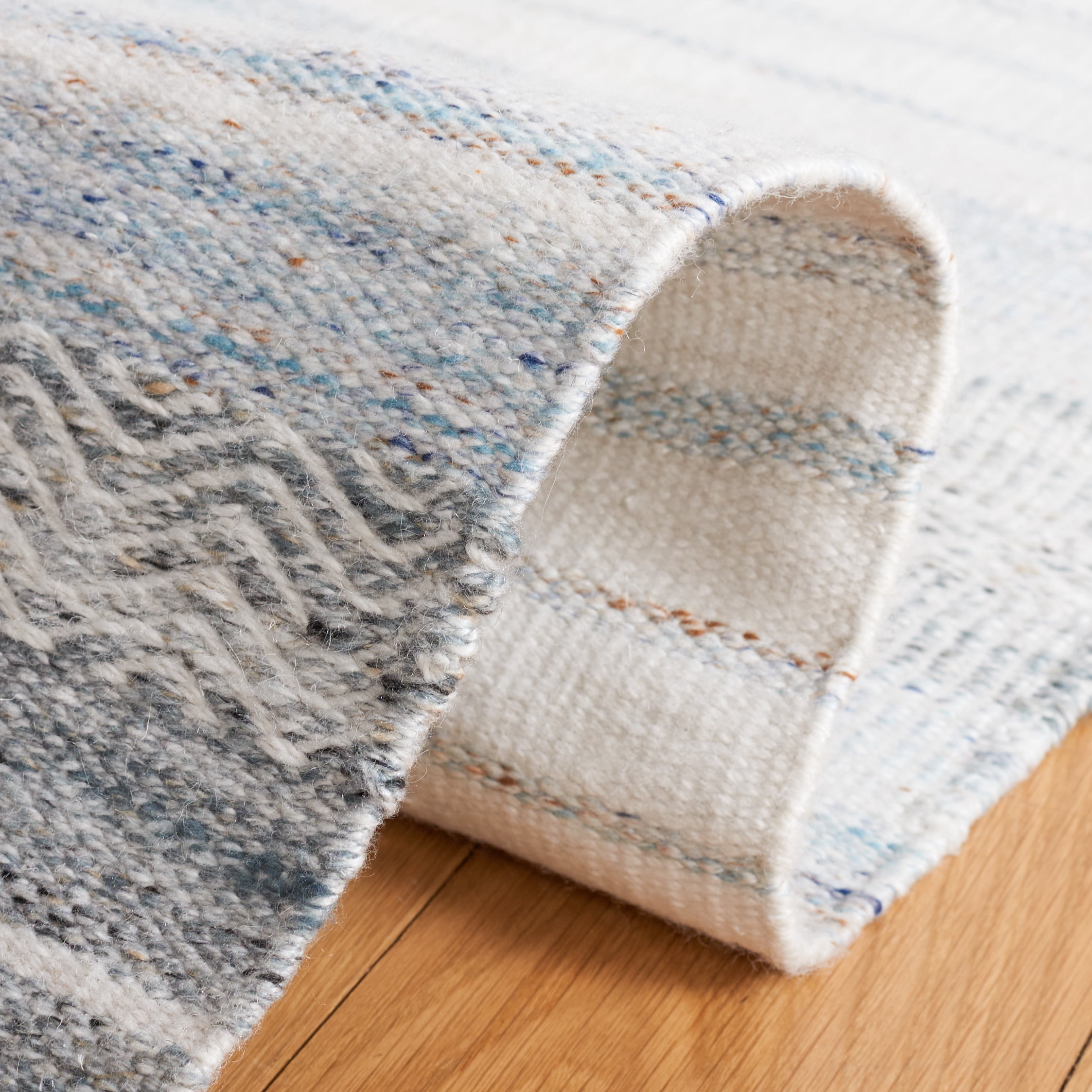 SAFAVIEH Kilim Mckayla Striped Polyester Area Rug, Ivory/Light Blue, 4' x 6'