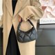 thumbnail image 2 of Bolso Bolso acolchado para mujer, Bolso de mano, Bolso acolchados, Bolso con asa superior acolchada (negro), 2 of 7