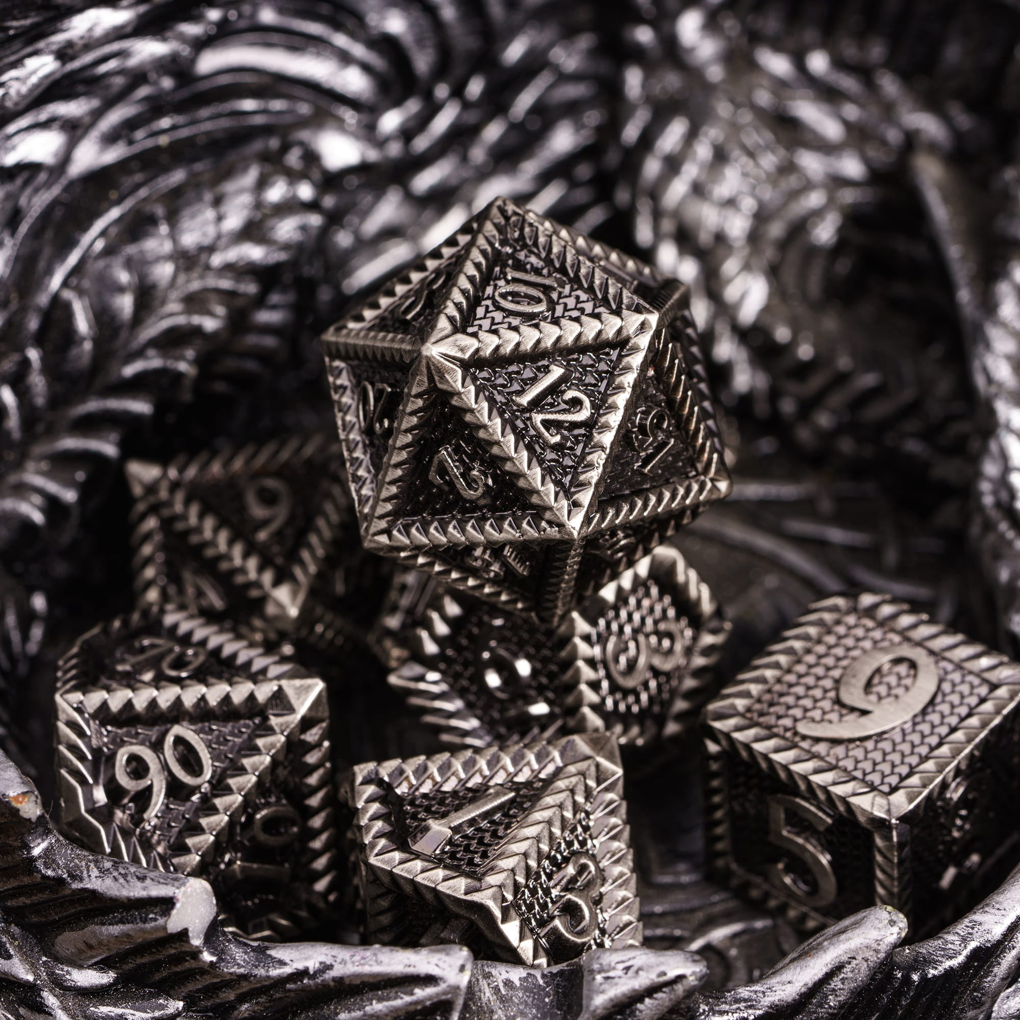 Cusdie Metal DND Dice Set, 7 die Metal Polyhedral D&D Dice Set Serrated Edge Dice for DND Dungeons and Dragons TTRPG Role Playing Games