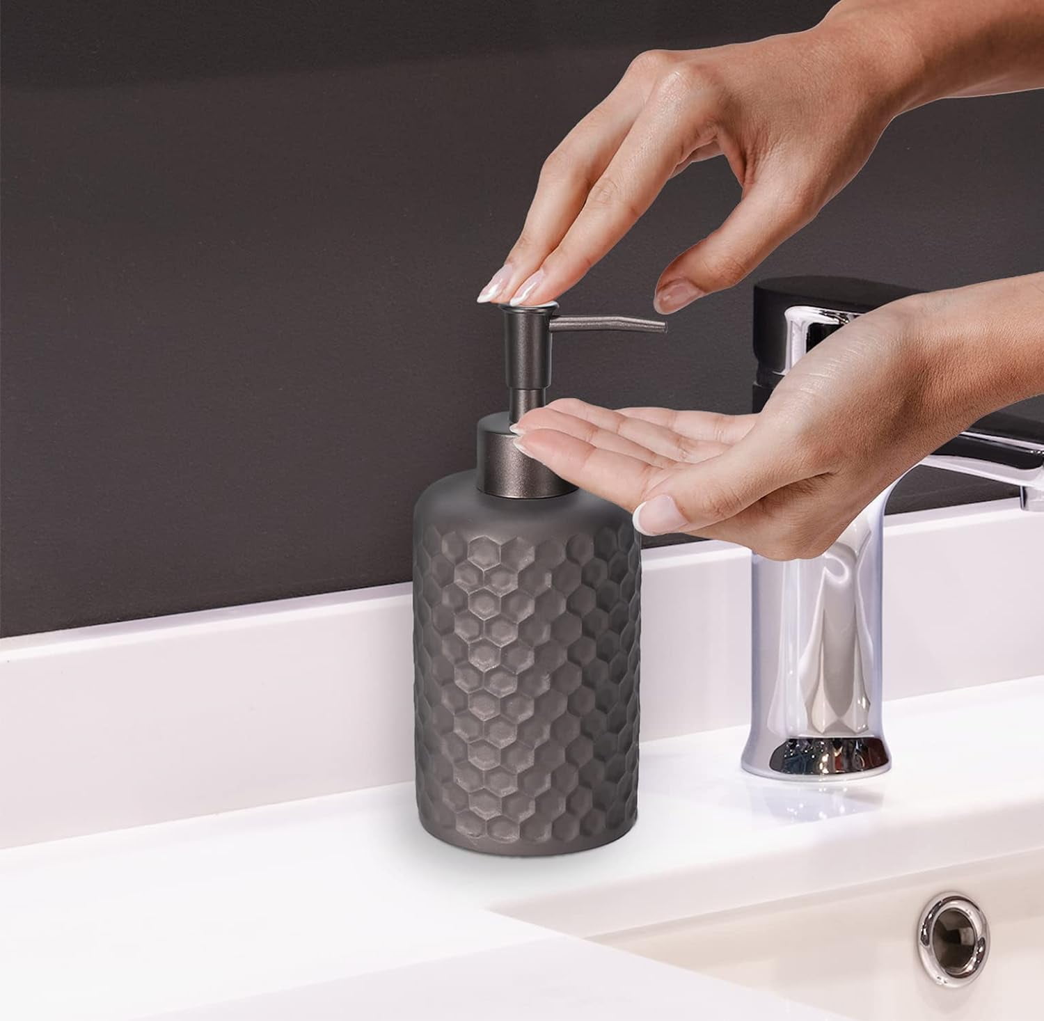Bathroom Accessory Set - 6 pcs Bronze Bathroom Accessories Set with Trash Can, Toothbrush Holder, Toothbrush Cup, Soap Dispenser, Soap Dish, Toilet Brush with Holder - Accessoire Salle de Bain