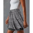 thumbnail image 3 of Pantalones cortos Onlypuff Flowy Chiffon con volantes florales negros para mujer, 3 of 5