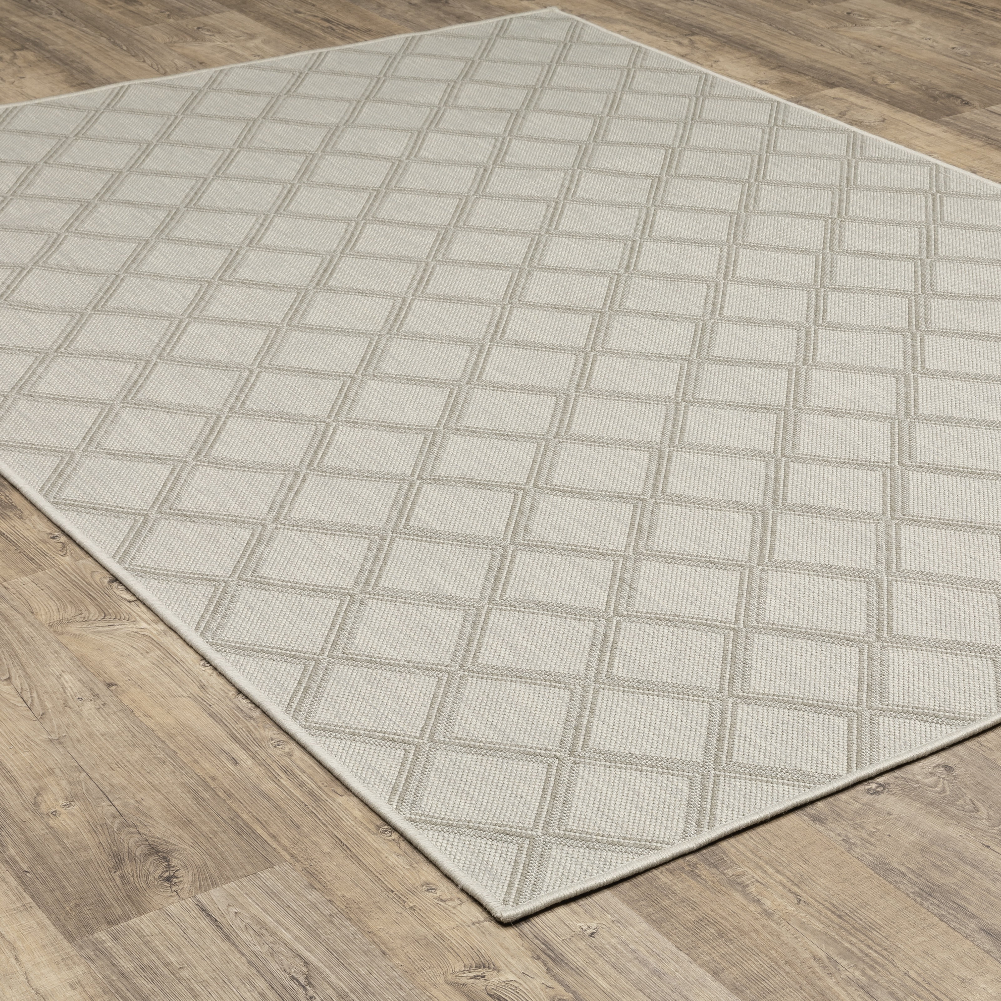 Avalon Home 6' x 9' Ivory and Gray Geometric Outdoor Rug