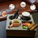 thumbnail image 4 of Bandeja portavasos para sofá con construcción de madera de bambú de silicona suave, resistente al agua y a los derrames, soporte giratorio extraíble de 360°, tamaño compacto para múltiples usos,, 4 of 5
