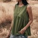 thumbnail image 3 of Camiseta sin mangas para mujer, dobladillo con volantes, fluida, holgada, con botones, parte delantera, color puro, espalda recortada, camiseta sin mangas, OD verde M, 3 of 7
