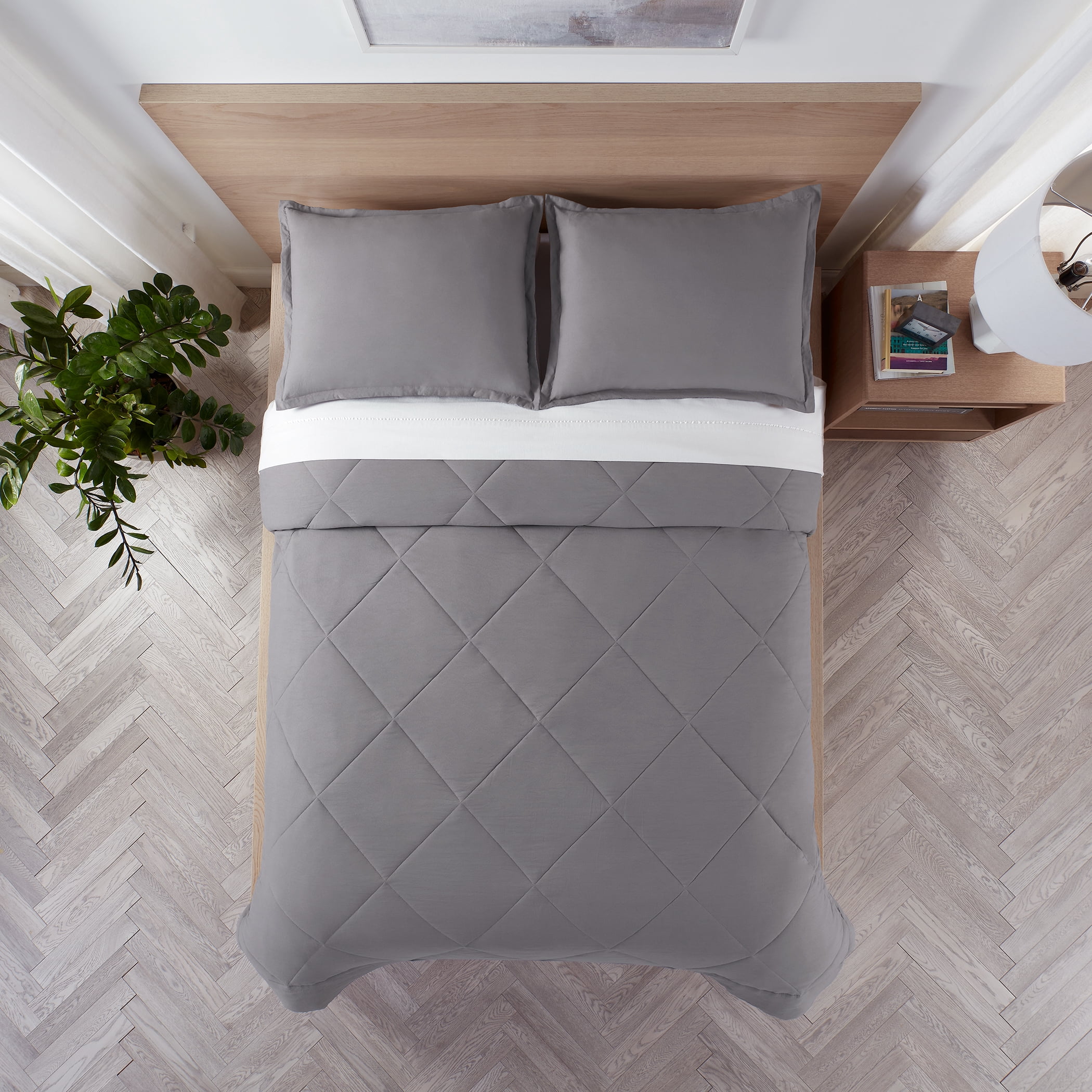 Serta Supersoft Dark Gray Solid Reverse to Print Comforter Set, Full/Queen (3-Pieces)