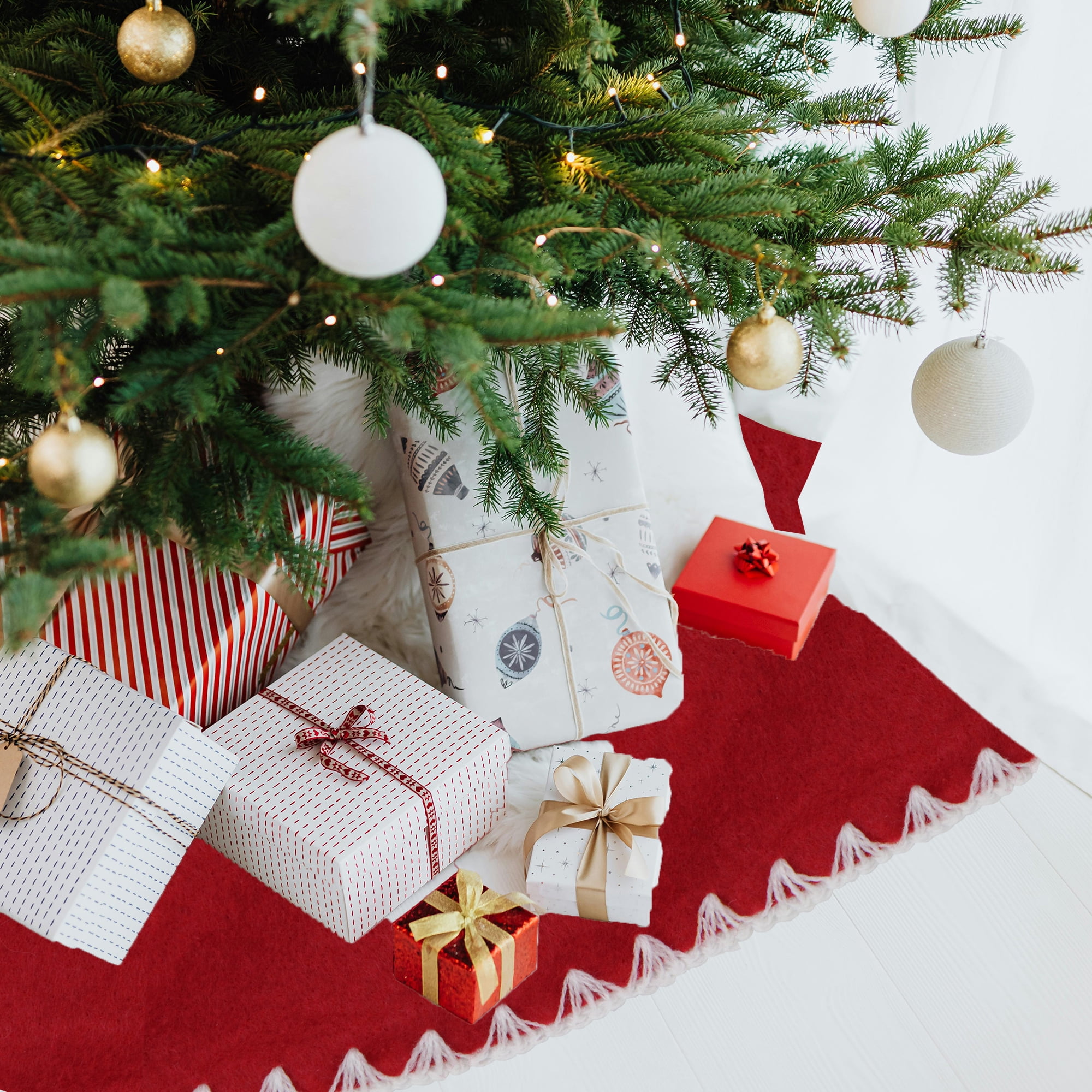 Shell Stitching Christmas Tree Skirt - 26" - Red and White