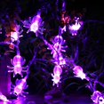 thumbnail image 2 of Luces de araña para Halloween, 20 luces LED a pilas, color morado, 2 of 5