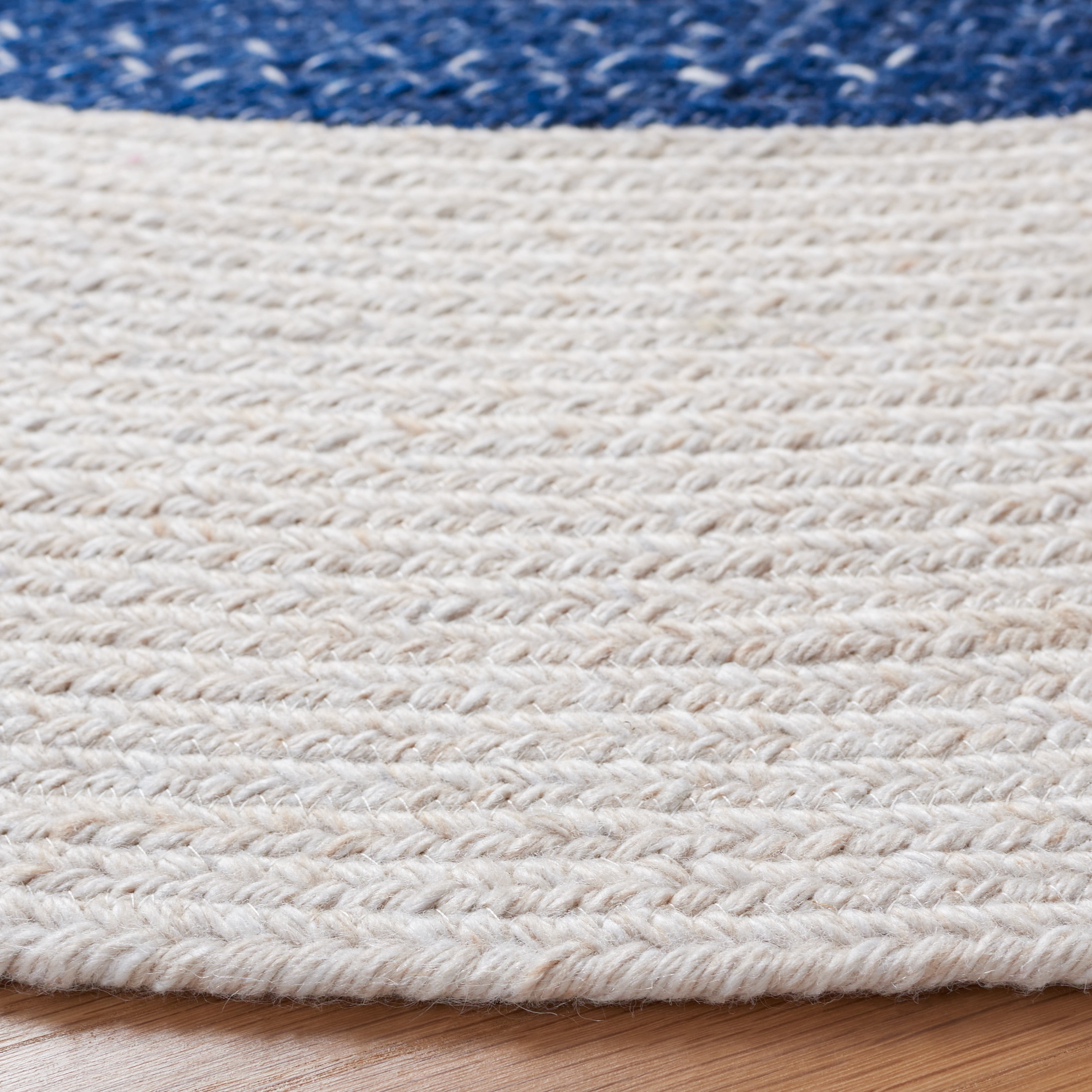 SAFAVIEH Braided Celinda Solid Polyester Reversible Area Rug, Navy/Ivory, 4' x 4' Round