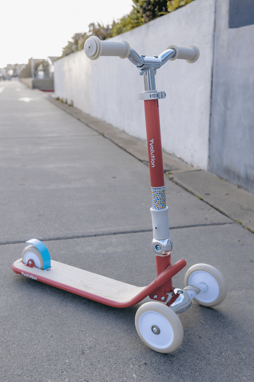 Yvolution Classic Glider Kids 3 Wheels Scooter, Adjustable, Unisex, Red