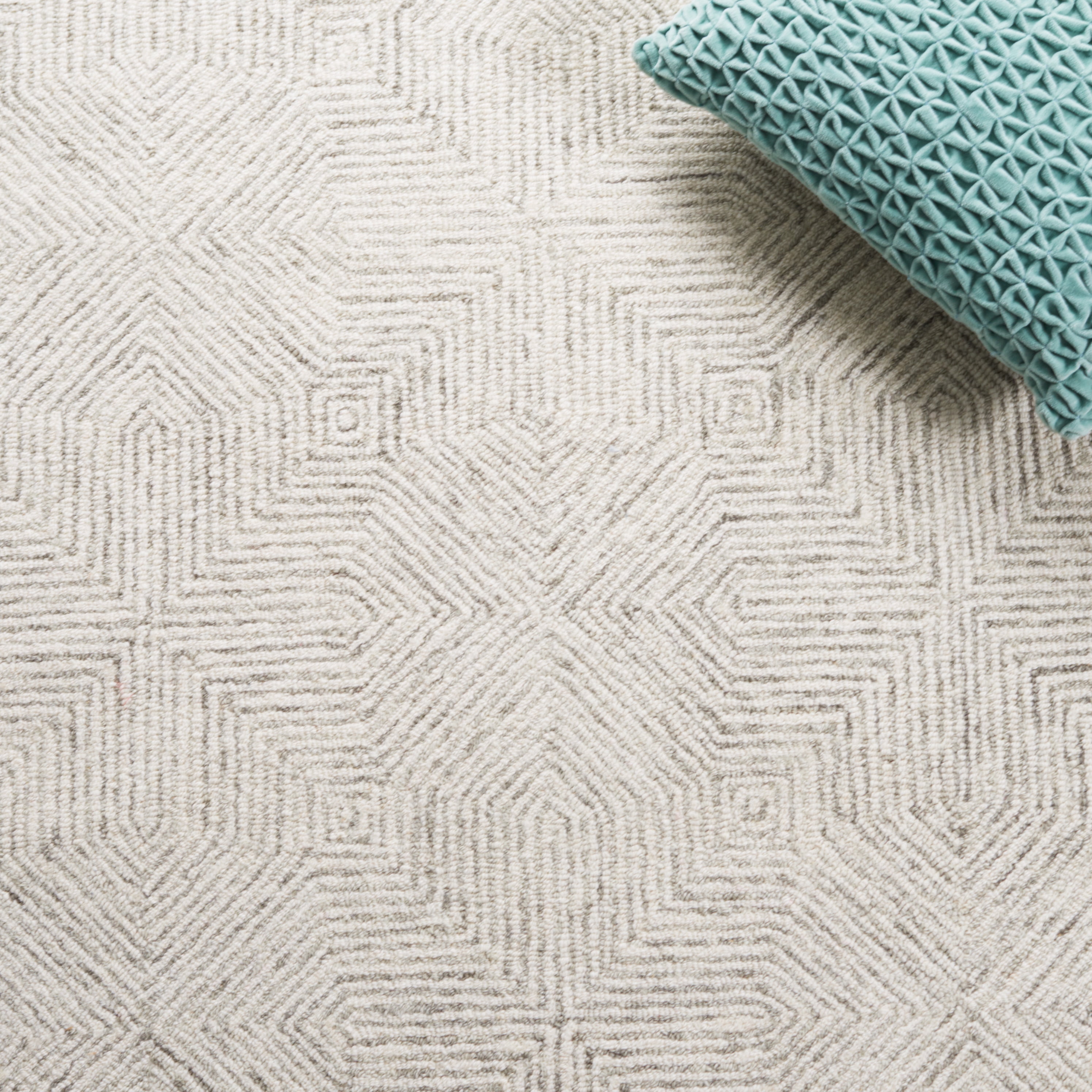 SAFAVIEH Abstract Malvina Geometric Area Rug, Gray/Ivory, 3' x 5'