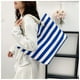 thumbnail image 1 of Bolsa Térmica Navideña para Vino Llw250527001 | Nevera Portátil | Mantiene El Vino Frío Durante Horas | Diseño Espacioso y Duradero | Ideal para Playa, Camping, Picnics, Fiestas y Uso Al Aire Libre, 1 of 6
