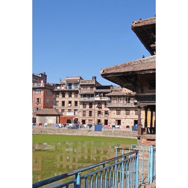 Le Bassin Pohalacha Pokhari Water Tank Est Aƒa Aƒa Nbsp L Entraƒa A A C E De La Ville Ancienne De Bhaktapur Bhaktapu Poster Print X 30 Walmart Com Walmart Com
