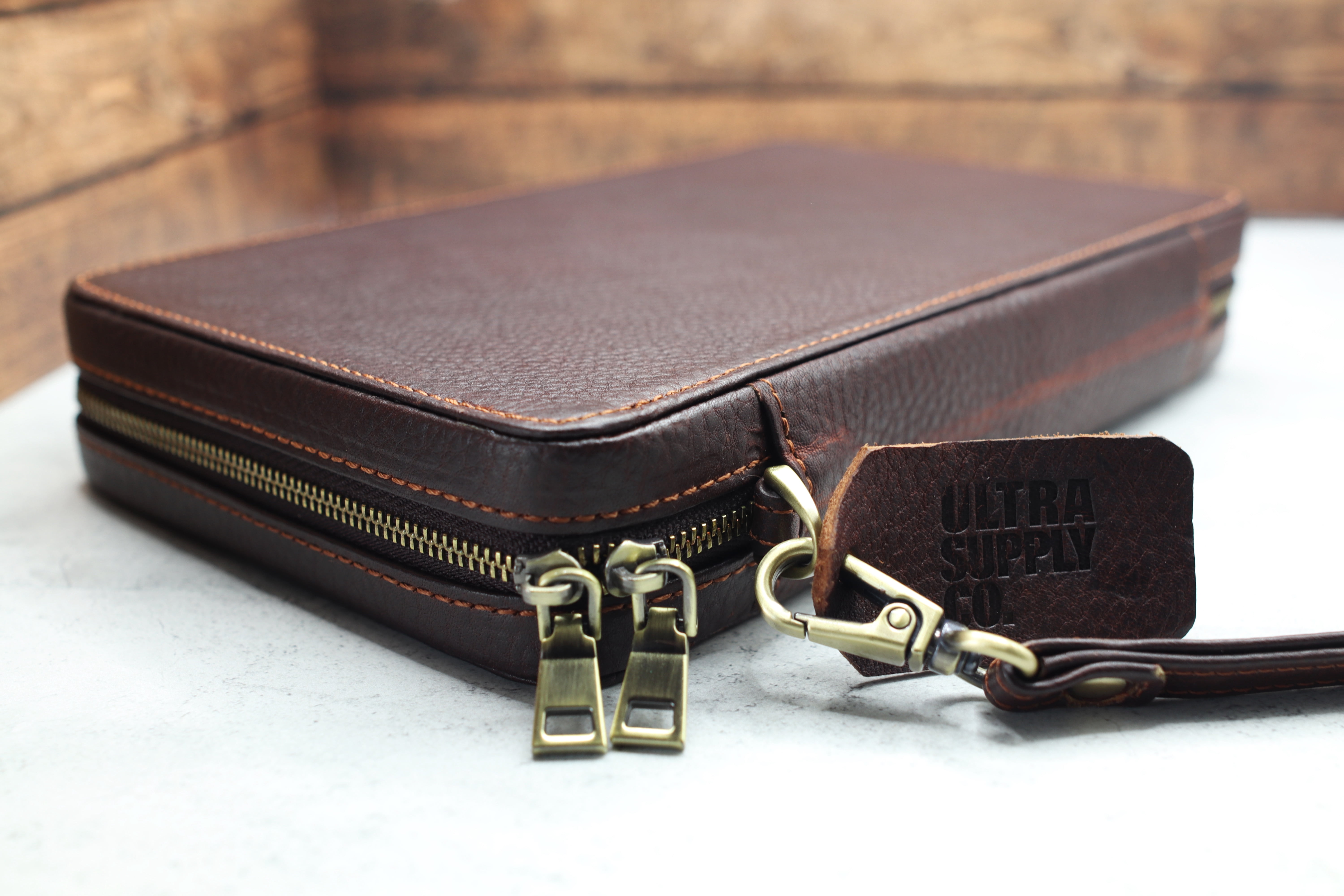 Leather Watch Strap Storage Case - Fits 8 Bands Including Metal Bands Compatible with Apple Watch, Samsung, Android Wear Smartwatch Bracelets - Unisex