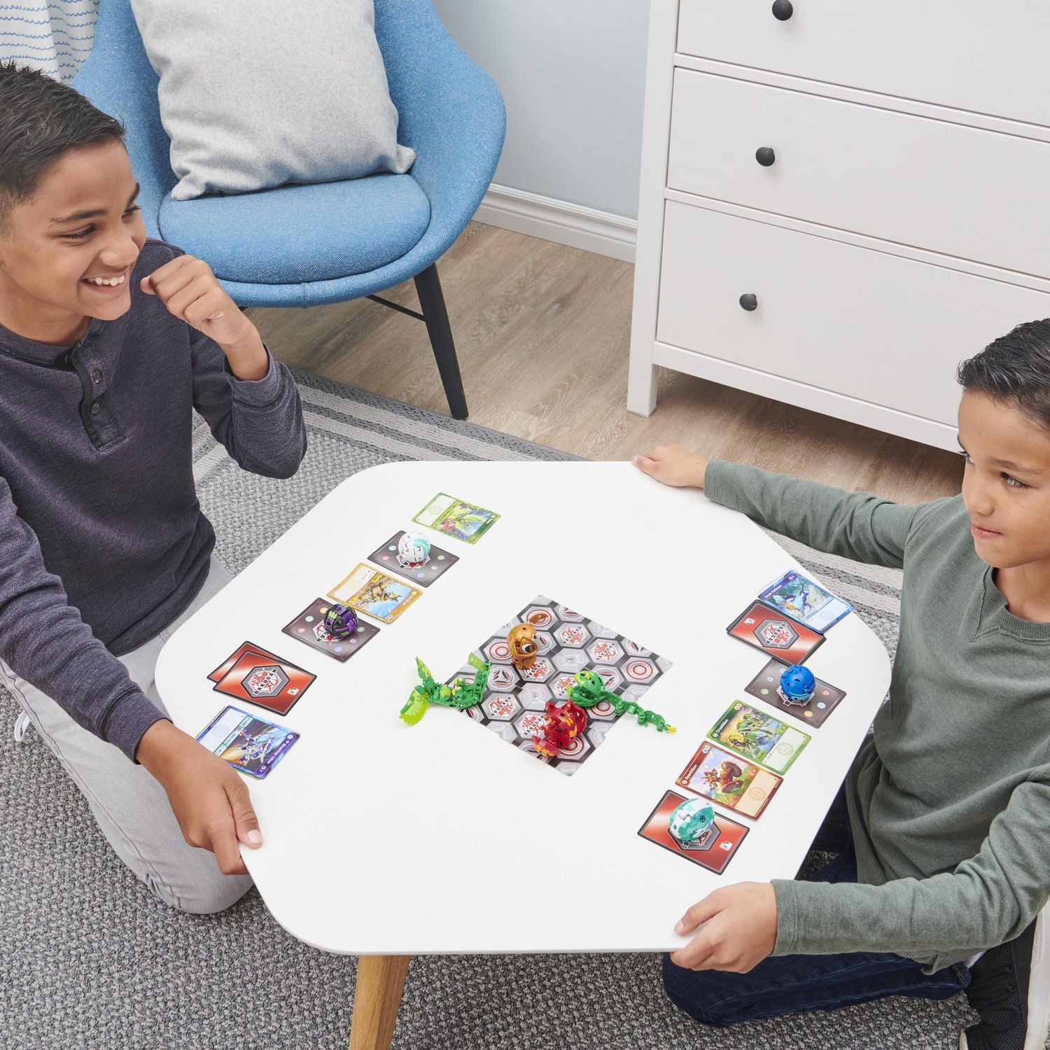 Bakugan, Jettra, 2-inch Tall Geogan Rising Collectible Action Figure and Trading Card