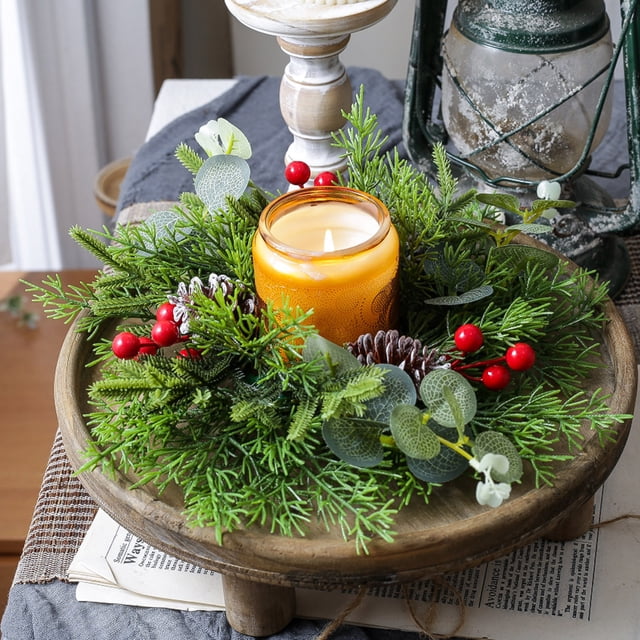 Guirnalda de Velas Navideñas | Candelabro de Invierno con Frutos Rojos | Hojas Artificiales de Eucalipto y Ramas de Cedro con Nieve | Decoración para Centro de Mesa | Decoración para Armario de Cocin