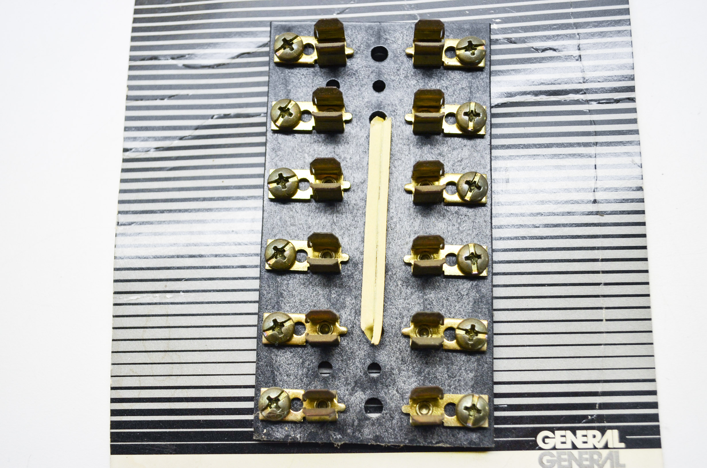 General 40520 6 Gang Fuse Junction Block 20 Amp NOS