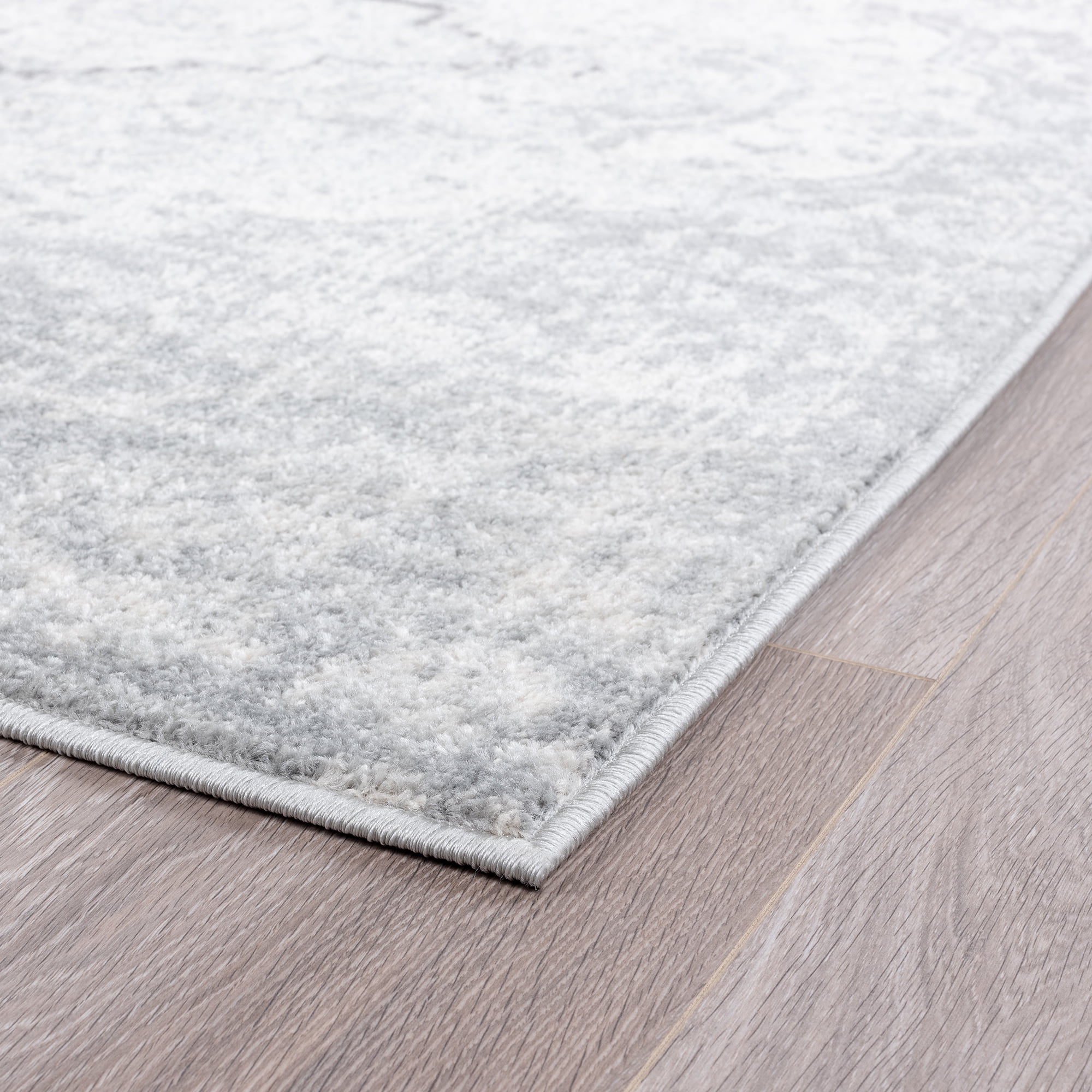 Diamond Traditional 8' x 10' Gray and Cream Polypropylene Indoor Area Rug