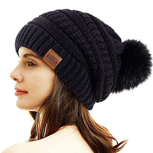 Chapeau De Ski BETSEY JOHNSON Gris Foncé Avec Pompon Rose - Neuf Avec étiquette