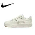 thumbnail image 3 of Zapatillas Nike originales Air Force 1 07 de caña baja, cómodas y casuales para exteriores, color negro, blanco y rojo, 3 of 5