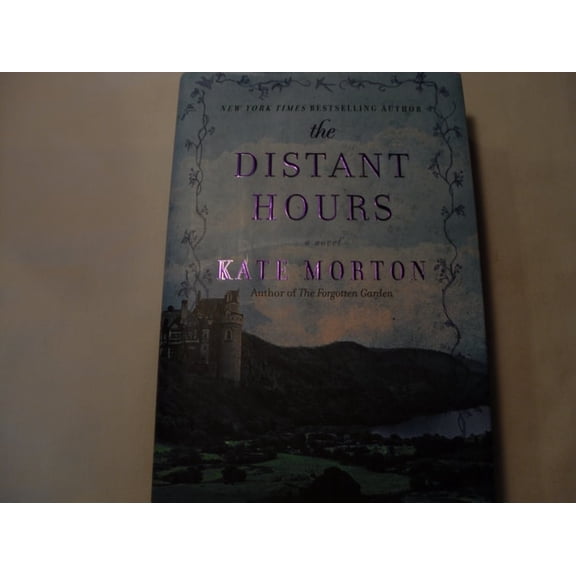 Pre-Owned The Distant Hours: A Novel (Hardcover) 1439152780 9781439152782