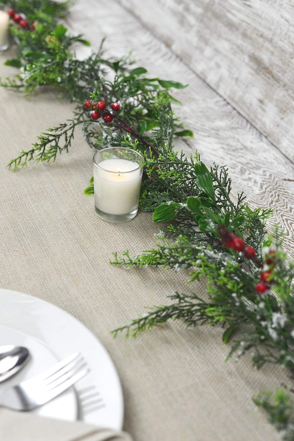 6 Pieces of 6 Ft Outdoor Snowy Pine &amp; Berry Christmas Garland Frosty Bough 6 Ft Long &amp; Features