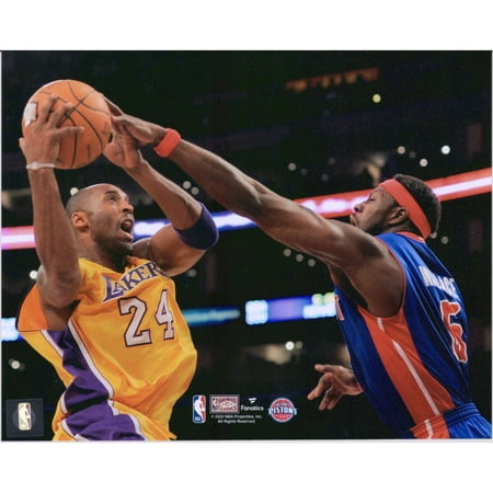 Ben Wallace Detroit Pistons Unsigned Block on Kobe Bryant Photograph