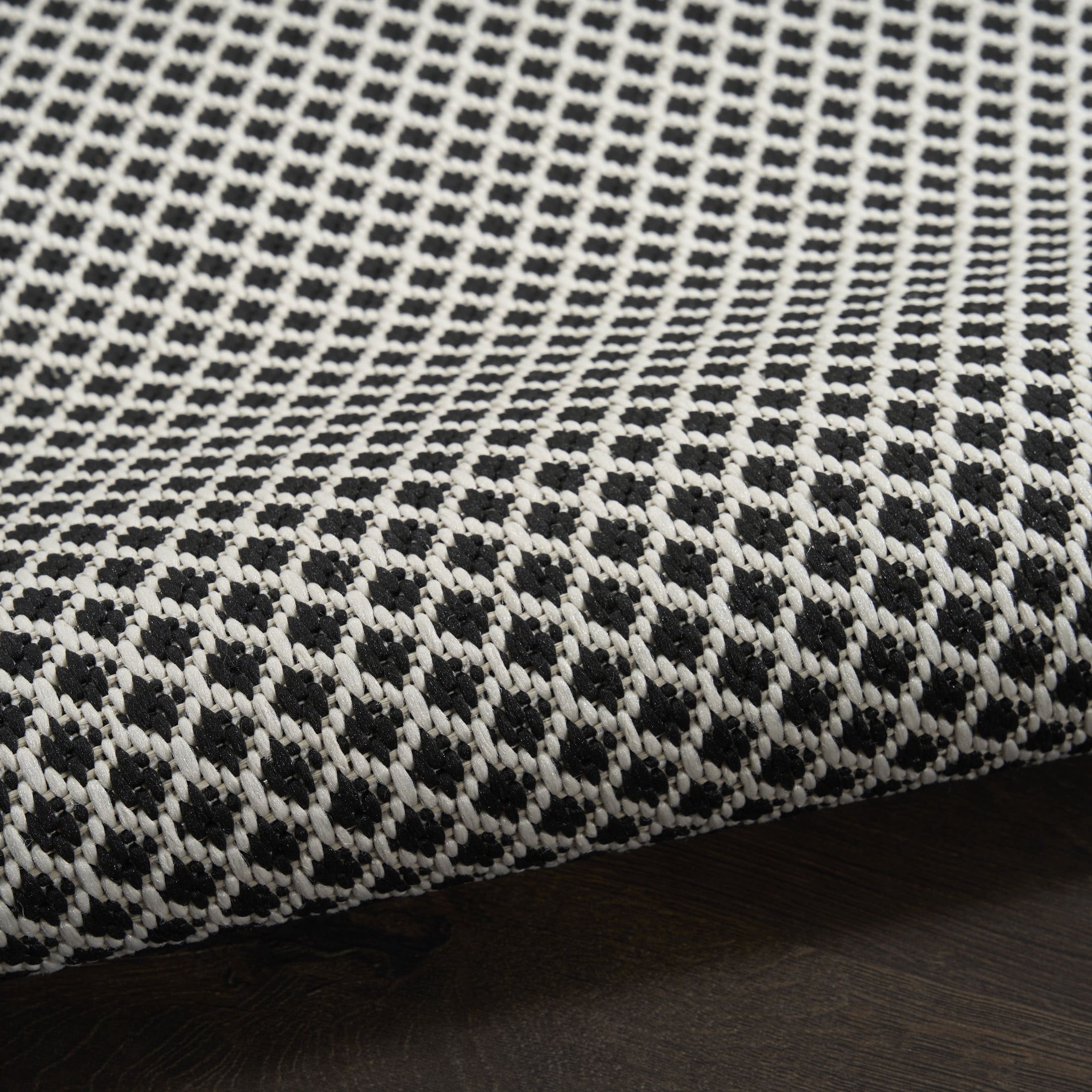 Nourison Courtyard 5' x Round Black White Modern Rug