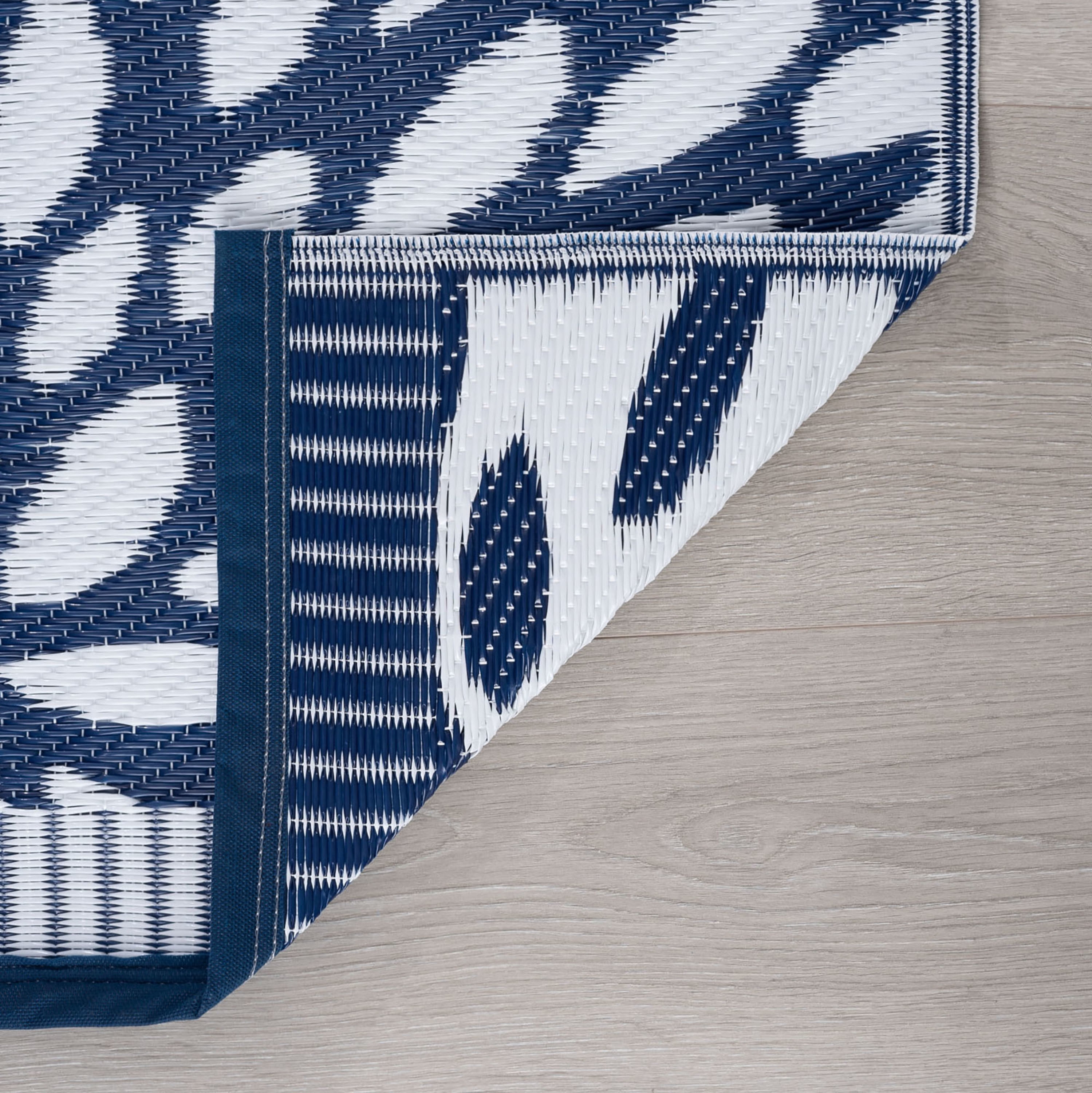 8x10 Reversible Navy and White Polypropylene Outdoor Floral Area Rug
