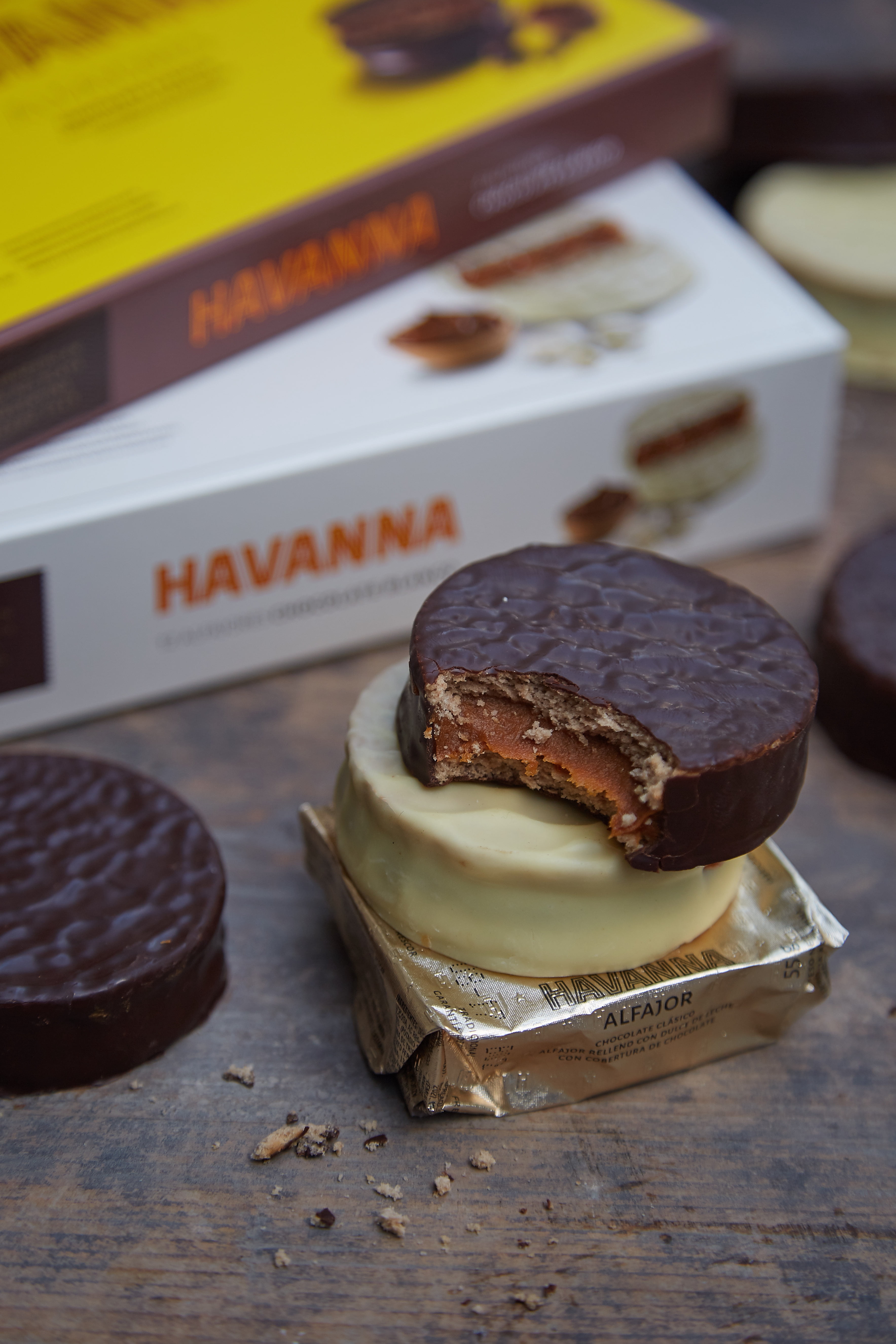 Havanna - Alfajores White Chocolate with Dulce de Leche - Package 6 Units - 330gr - 11.64oz