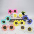 thumbnail image 2 of Gafas de sol de girasol con forma de Margarita, gafas de sol divertidas para fiesta, gafas decorativas, accesorios de fotografía de Picnic de reunión de plástico, 2 of 4