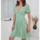 thumbnail image 2 of Vestido corto estampado con volantes florales, manga abombada, espalda fruncida, cuello en V profundo, línea A, vestido corto para mujer, 2 of 6