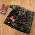 thumbnail image 1 of Falda vaquera Sanrio Hello Kitty Anime Y2K chica picante falda de cadera envolvente de camuflaje versión coreana moda media falda verde militar, 1 of 4