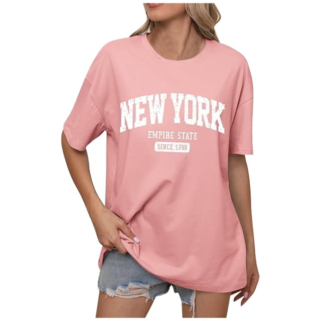 Camiseta informal de manga corta con hombros descubiertos y estampado de letras en inglés para mujer.