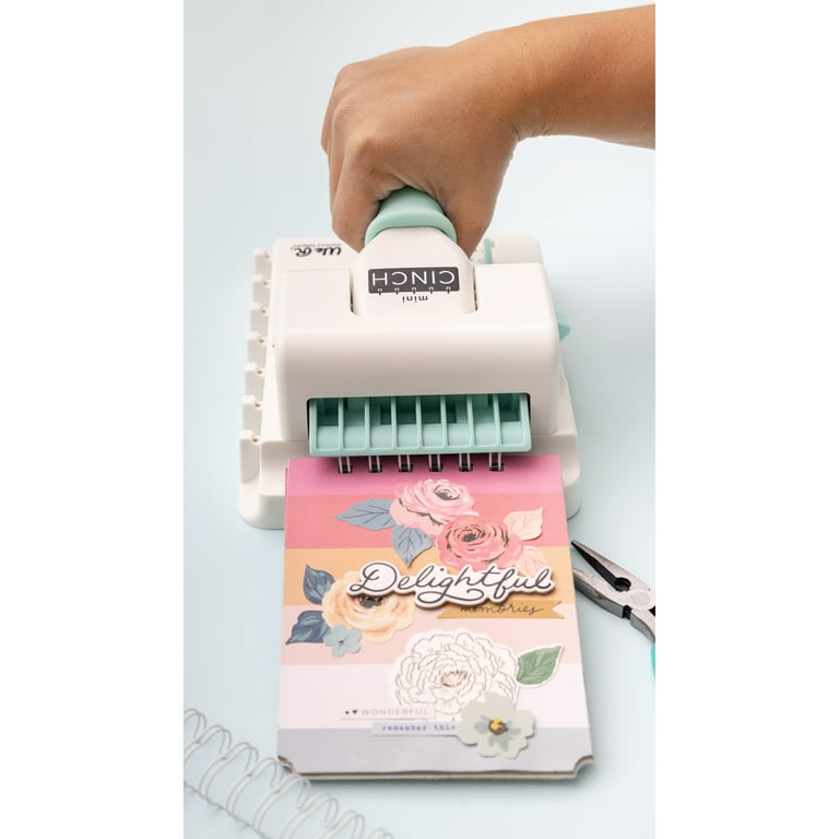 【未使用】We R Memory Keepers ミニシンチ　製本機 We R Memory Keepers Mini Cinch Book Binding Machine Bundle with